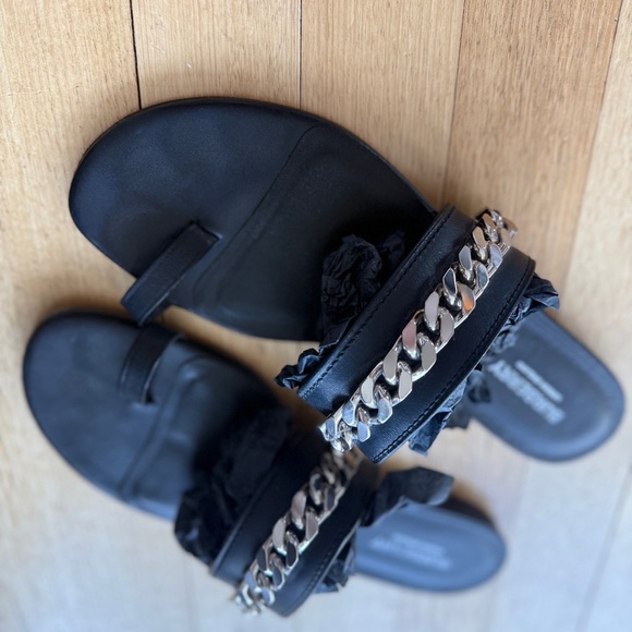 Burberry Black Chain Detail Sandals | Women’s Size: 8.5 or 38.5 - Picture 3 of 5